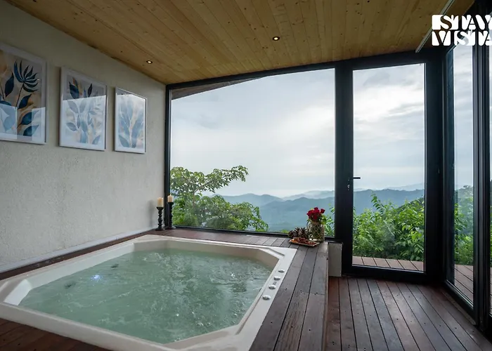 Stayvista At Savara With Heated Infinity Pool And Jacuzzi Kasauli